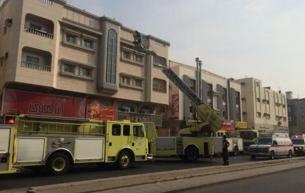 حريق شقة سكنية في جدة يخلي 20 ويصيب 6 أشخاص