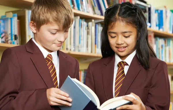 5 موديلات للزي المدرسي البريطاني القديم