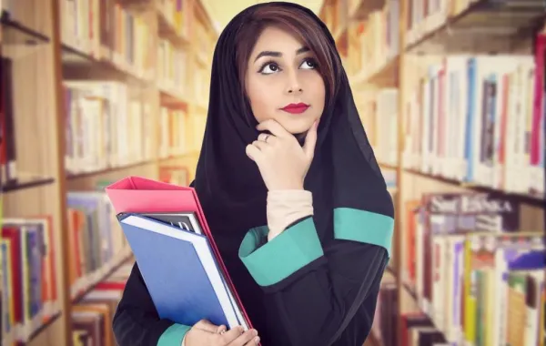 مدرسة تمنع طالبة من الدخول لأنها مشهورة!