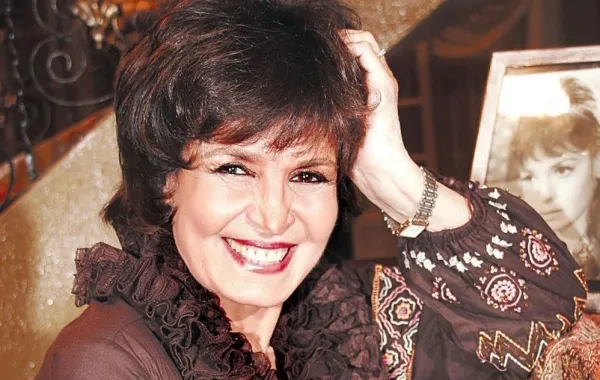 بالتفاصيل: سميرة أحمد تعرض جميع ملابسها للبيع بالمزاد العلني والسبب..