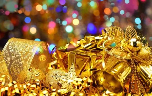 مقيم يعيد حقيبة مملوءة بالذهب والألماس إلى صاحبها