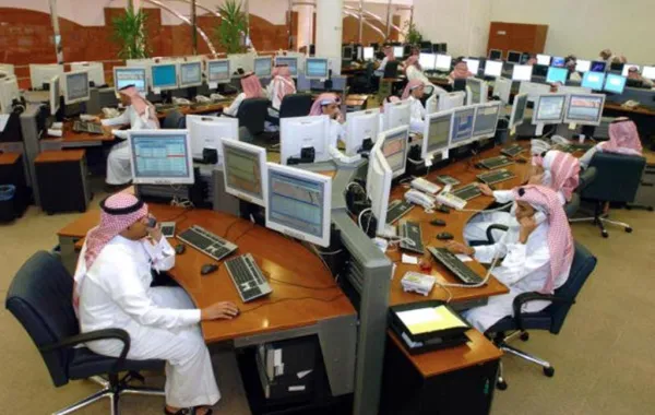 «البنوك السعودية» تنفي التوجه لدمج الفروع النسائية والرجالية