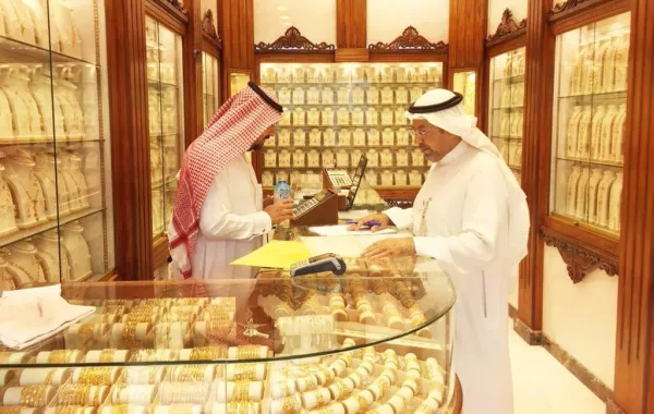 «العمل» تمهل محلات الذهب والمجوهرات شهرين لتطبيق قرار توطينها