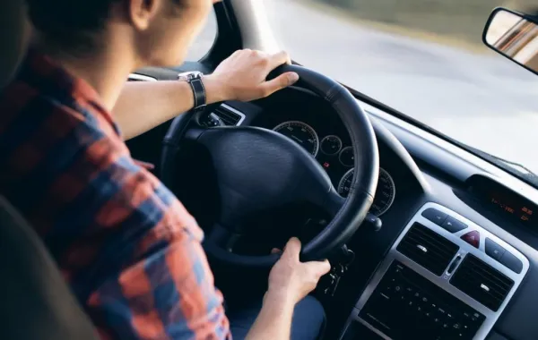 "الشورى" يناقش منع الأجانب "ضعيفي الراتب" من القيادة