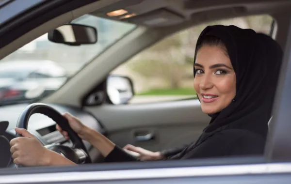 "النقل": لا استقدام لسائقات أجنبيات