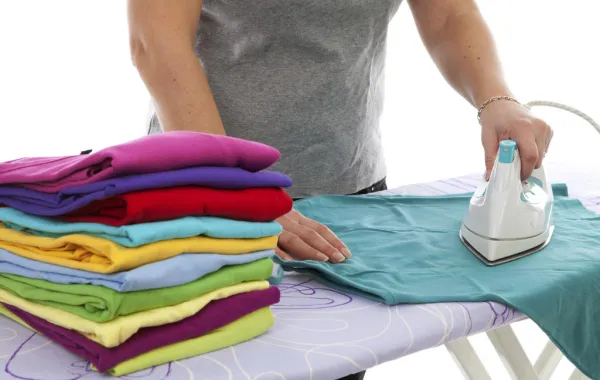 ابتكار مكواة "روبوت" تكوي 12 قطعة في 3 دقائق!