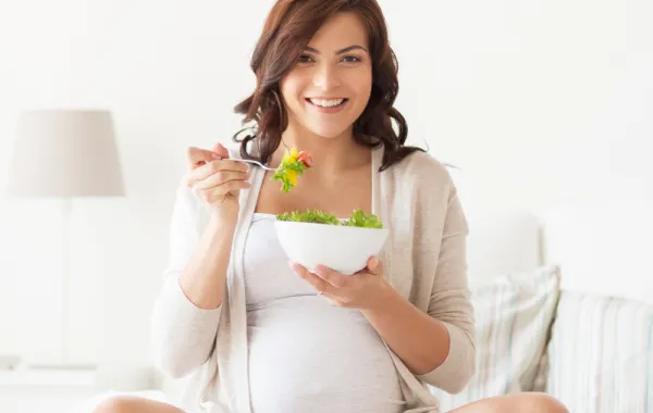 للحامل.. 4 عناصر غذائية تزيد وزن جنينك بسرعة