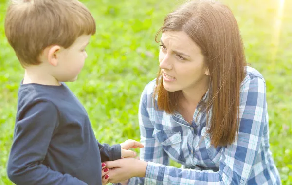 طفلك يسأل عن الموت .. كيف تتصرفين؟