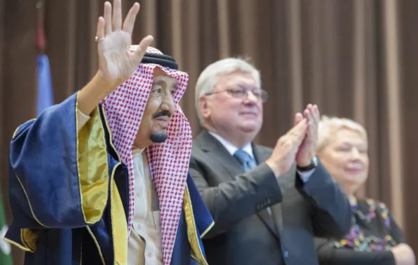 معهد موسكو يمنح الملك سلمان الدكتوراة الفخرية