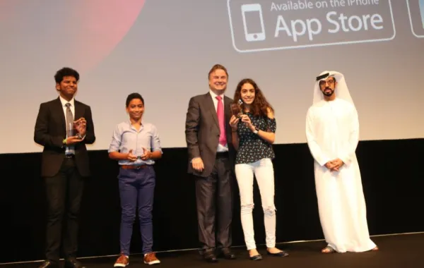 شباب الإمارات يطلقون العنان لإبداعهم في "دبي السينمائي الدولي"