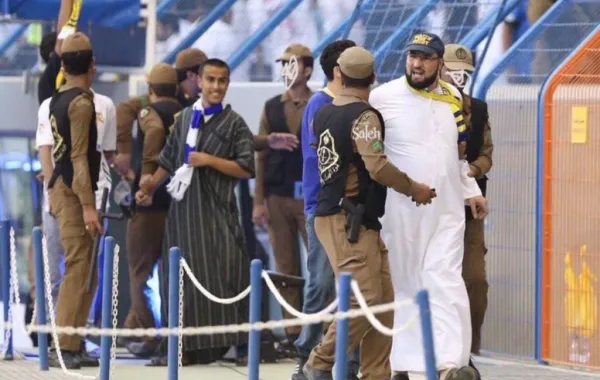 منع ملابس النوم في الملاعب السعودية