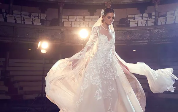 فساتين زفاف إيلي صعب لخريف 2018 في دائرة الضوء