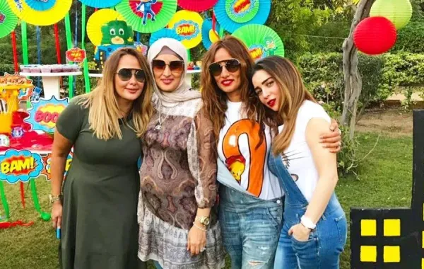 بالصور: منى زكي ومي عز الدين وزينة في عيد ميلاد عز !!