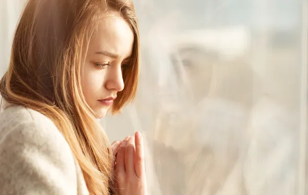 خيانة أبي حطمت آمالي بالزواج.. كيف أتغير؟