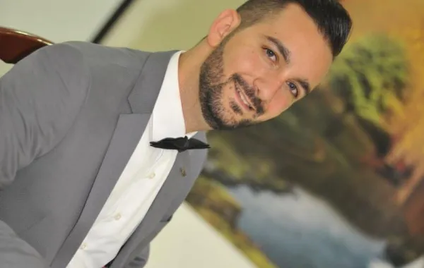 "أغاني بلا ألحان" كتاب يروي قصّة قصيدة تطمح للتحوّل إلى أغنية