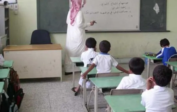 طالب يشجُّ رأس معلم في حجرة الباحة