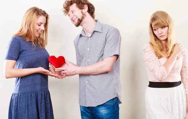 كيف أصبر على خيانات زوجي وأنا لا أريد الطلاق؟!