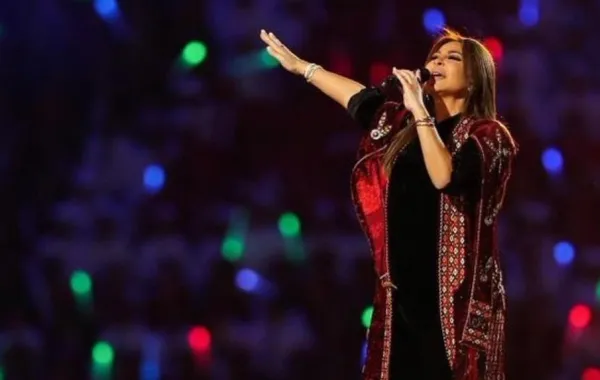 إليسا تحتفل بعيد ميلادها في كواليس "ذا فويس" وتكشف عن وجوه فريقها