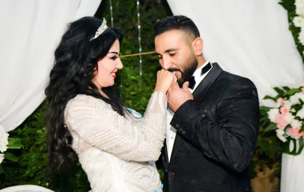 بالصور والفيديو: حفل زفاف سمية الخشاب وأحمد سعد "عائلي جدا" وغياب كلّ النجوم إلا هذه الفنانة