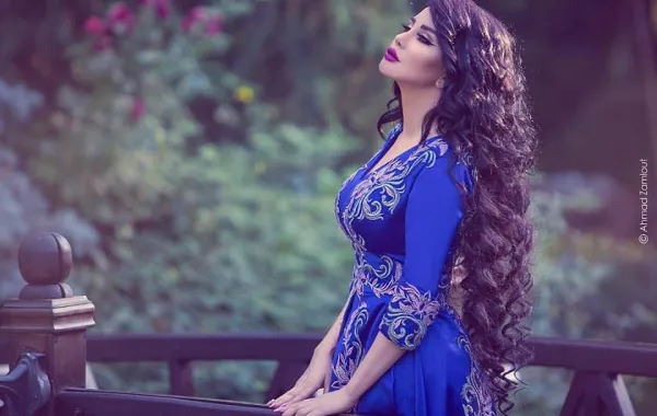 بسبب هذه الصورة جيني إسبر تشغل الصحافة والأعلام