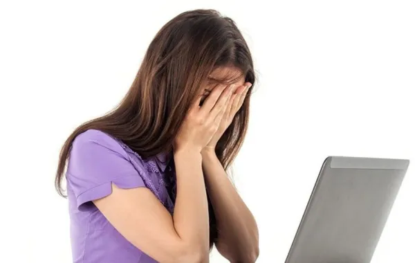ما سبب الشعور بغصة الحلق قبل البكاء؟