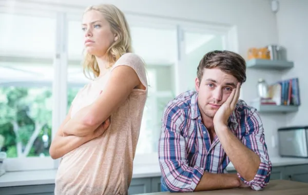 8 تصرفات تجعلك مملة لمن حولك.. فاحذريها