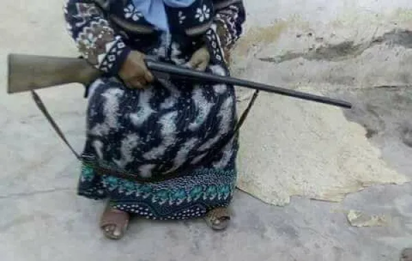 فلاحة تقتنص ذئبًا لحماية قطيع أغنامها منه