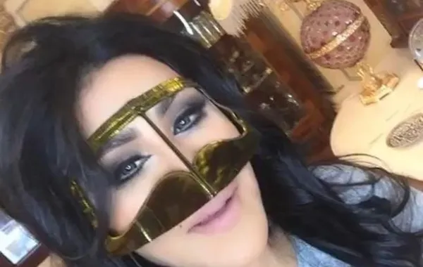 أحلام تغني مرتديةً البرقع الإماراتي