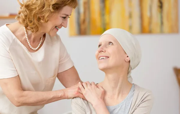 كيف يجب أن تتعامل الأسرة مع المصابة بسرطان الثدي؟