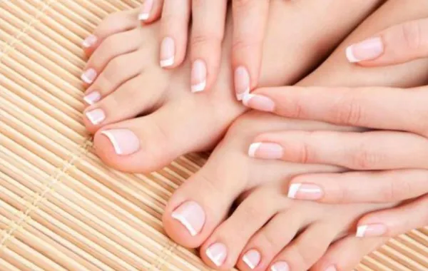 مشكلة تغير لون الأظافر كيف تواجهينها؟