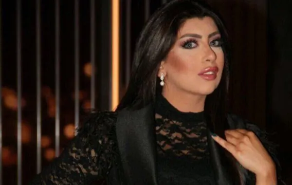 بالفيديو: مذيعة كويتية تبكي وتغادر الاستديو بسبب أغنية