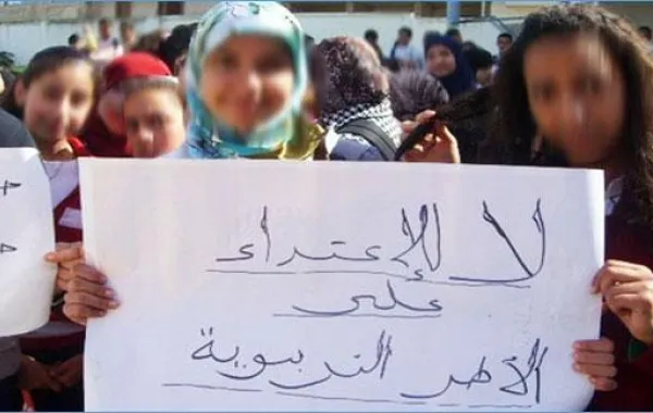 بالفيديو.. تعنيف أستاذ من طرف تلاميذه يثير السخط في المغرب