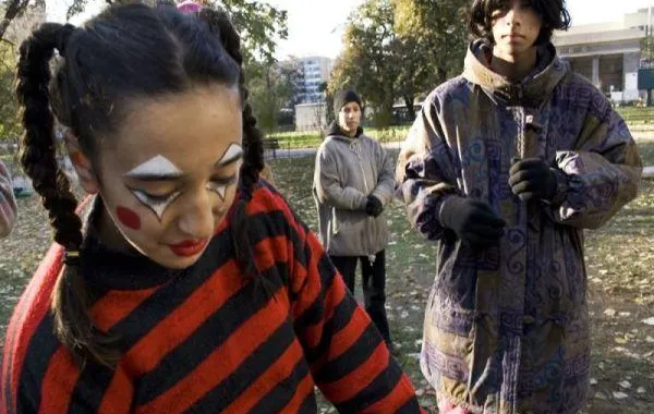 الفيلم الروماني "استعراض".. قصة حقيقية لمهرج ضحكات الأطفال