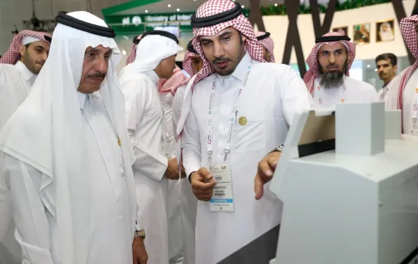 "الجوازات" تدعو إلى سرعة تجديد "هوية مقيم"