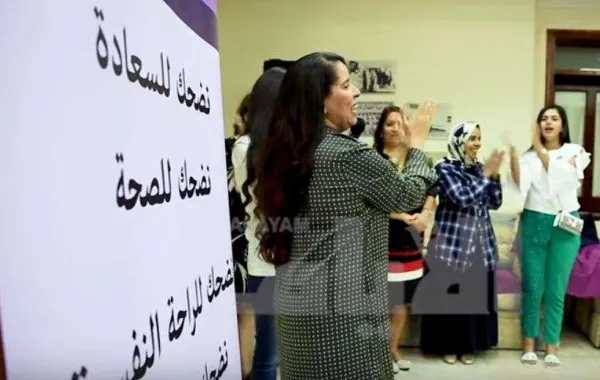 بالفيديو.. أول ناد لـ«الضحك» في البحرين