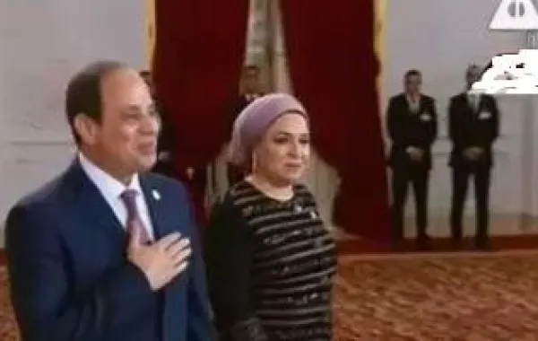 الرئيس المصري عبد الفتاح السيسي وحرمه يزوران الفنانة شادية في المستشفى