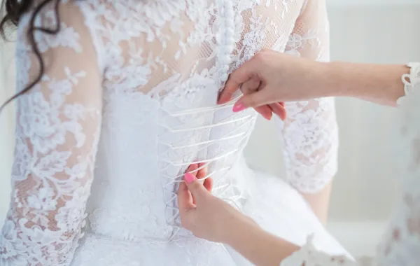 ملابس داخلية بحسب كل فستان زفاف