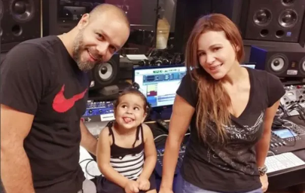 تالا إبنة كارول سماحة لأول مرة في الإستديو