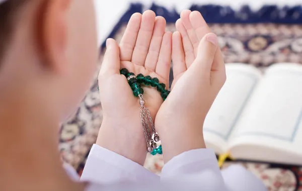 كيف تعلمين طفلك فهم عظمة الله؟