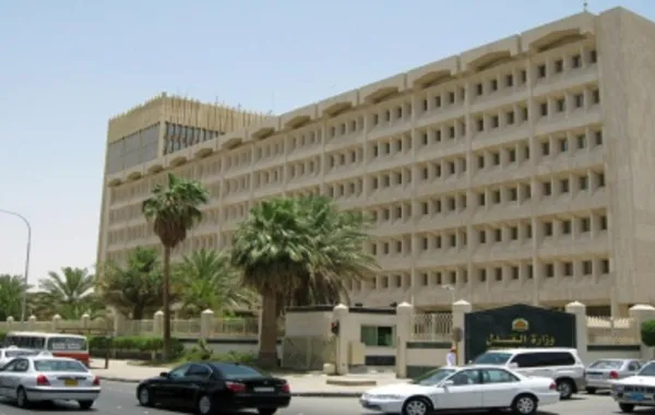 وزير العدل يوجه بفتح مجال التوظيف للسعوديات في 4 مجالات