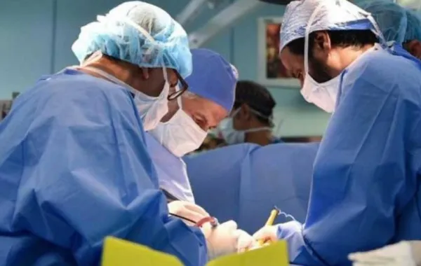 نجاح جراحة طارئة لدماغ طفلة