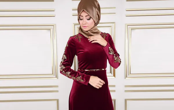 صور فساتين مخمل لإطلالتكِ بالحجاب