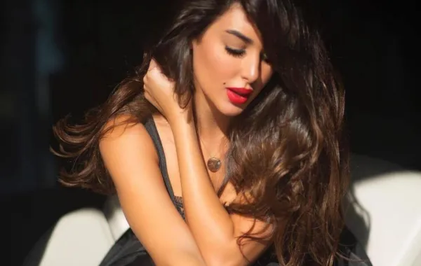 بالفيديو: ياسمين صبري تستغل توقف "الديزل" وتستعرض "عضلاتها" داخل الجيم