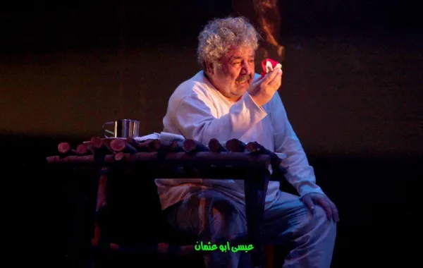 العرض الأردني "مكان مع الخنازير".. أزمة النصّ المترجم في المسارح العربية