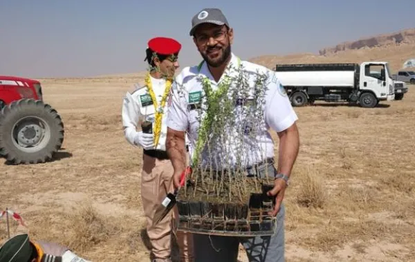 الكشافة يغرسون 1500 شجرة في متنزه الثمامة