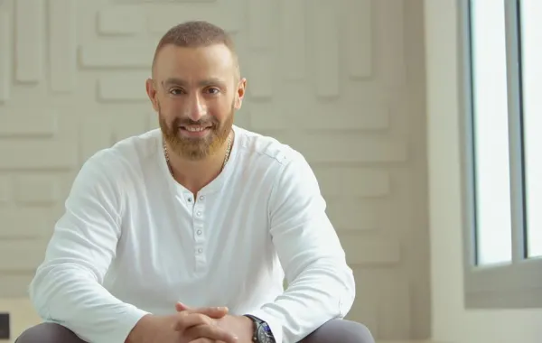 تغريدة حزينة: أحمد السقا خائف من "سرعة الأيام"