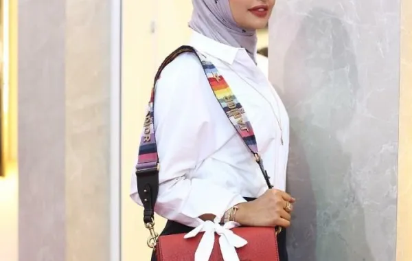 سندس القطان ملهمة بحقيبة يد من ديور