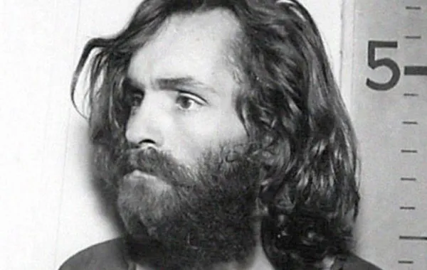 وفاة Charles Manson.. السفاح الذي روّع الولايات المتحدة