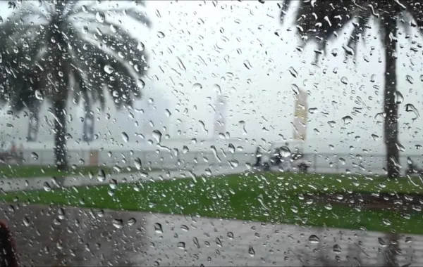بسبب الأمطار الرعدية.. جدة تغلق الطرق والأنفاق