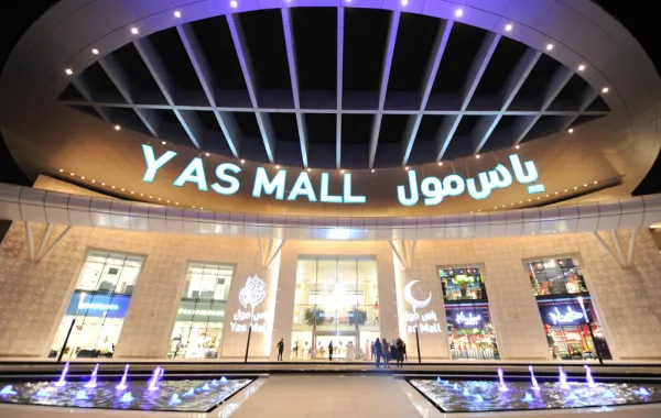 حسومات كبرى في متاجر ياس مول
